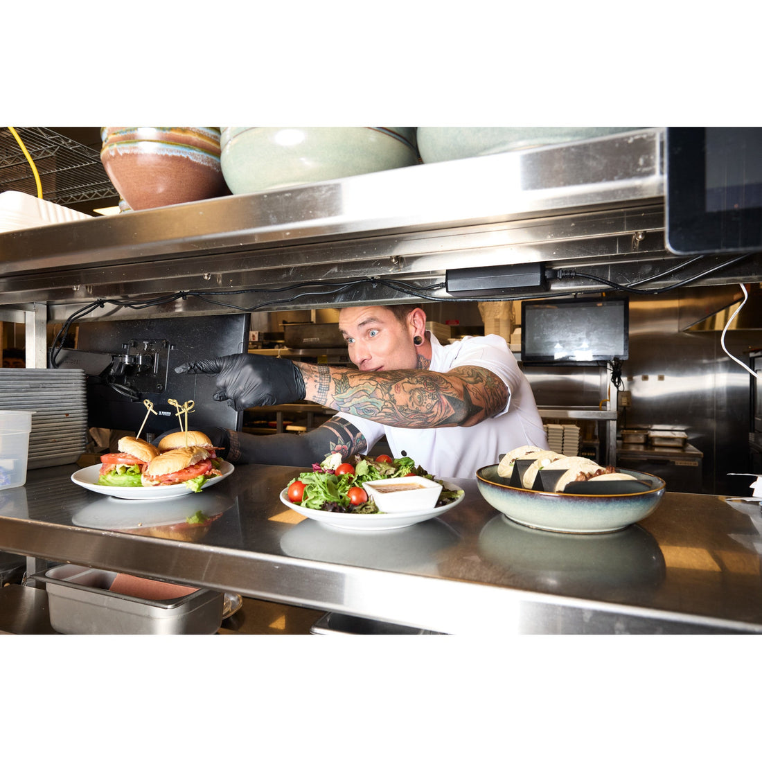 What Are the Commis Chef's Duties in a Restaurant Kitchen?