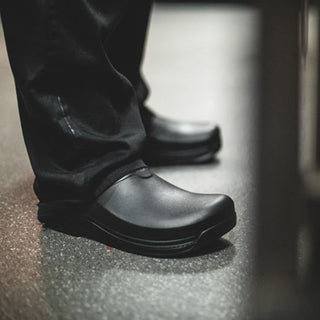 Men's Slip Resistant Clogs